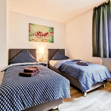 Adora דירה הילדן