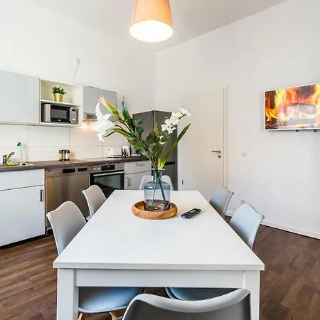 Adora Apartment *